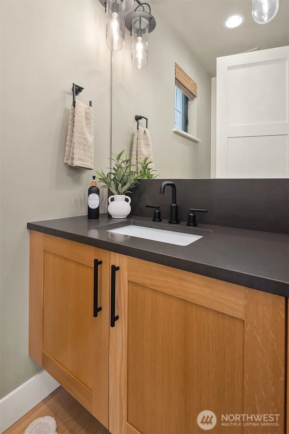225 3rd Avenue S, Kirkland, WA 98033