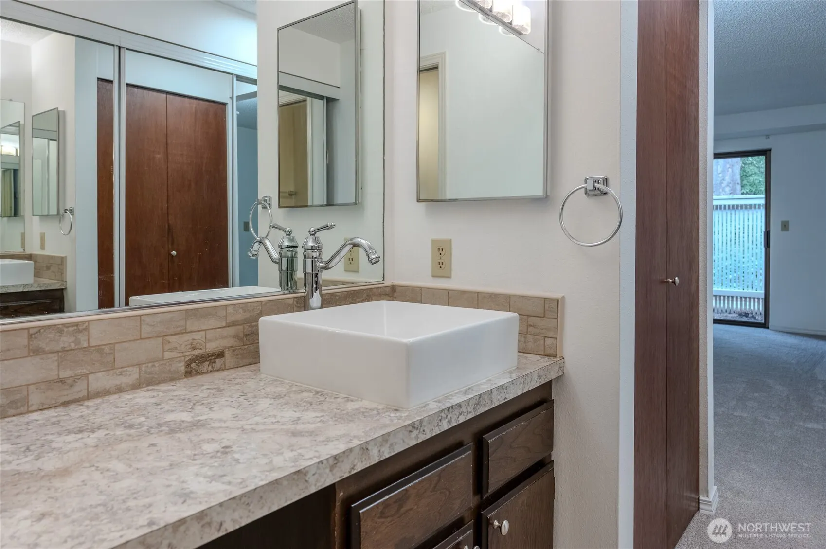 9904 NE 124th Street #1005, Kirkland, WA 98034