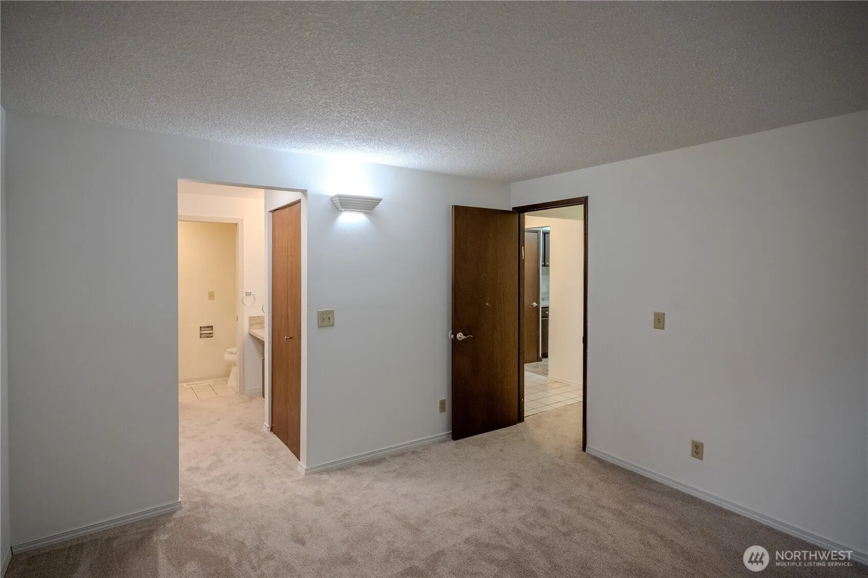 9904 NE 124th Street #1005, Kirkland, WA 98034