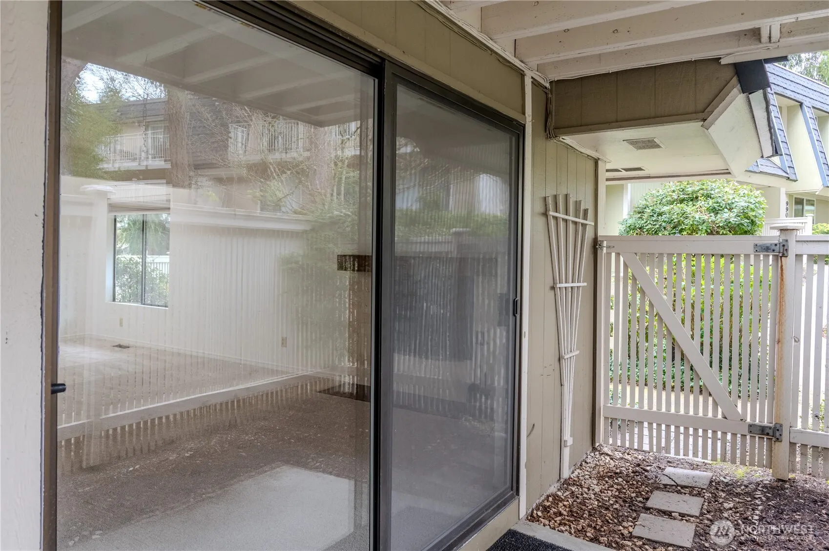 9904 NE 124th Street #1005, Kirkland, WA 98034