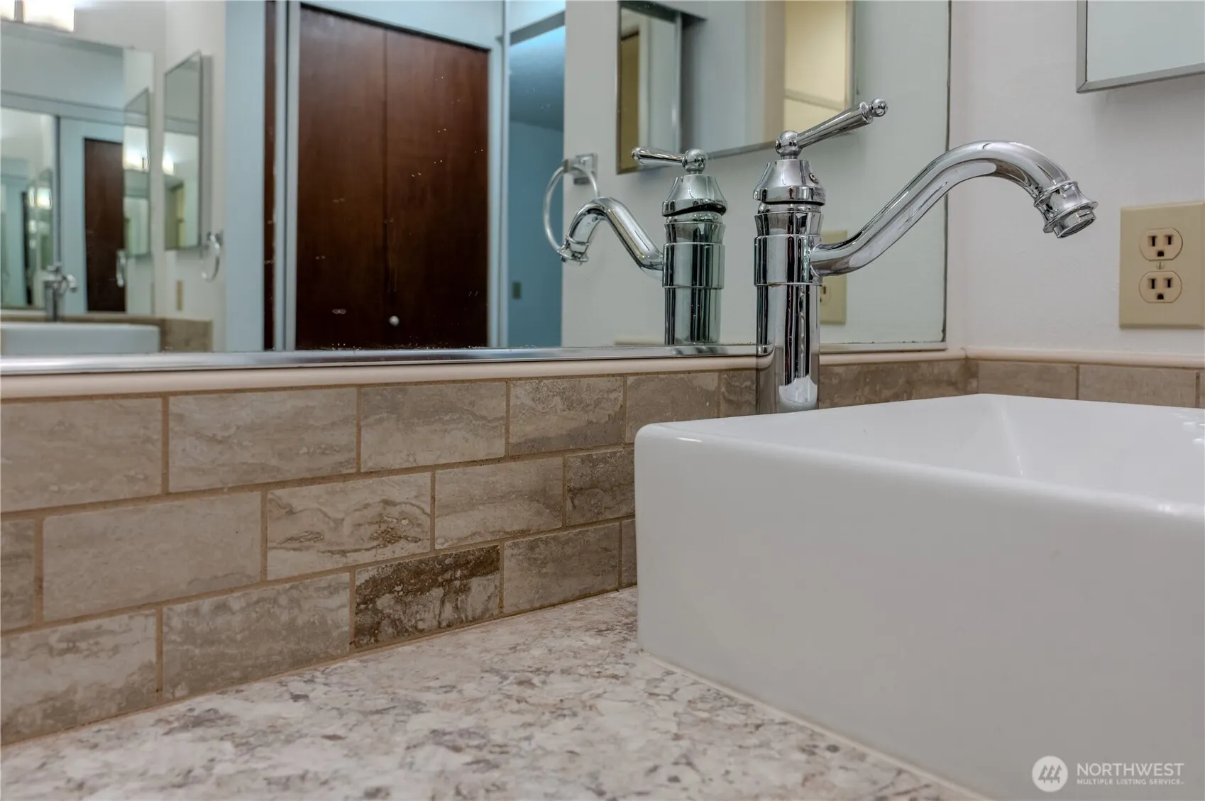 9904 NE 124th Street #1005, Kirkland, WA 98034