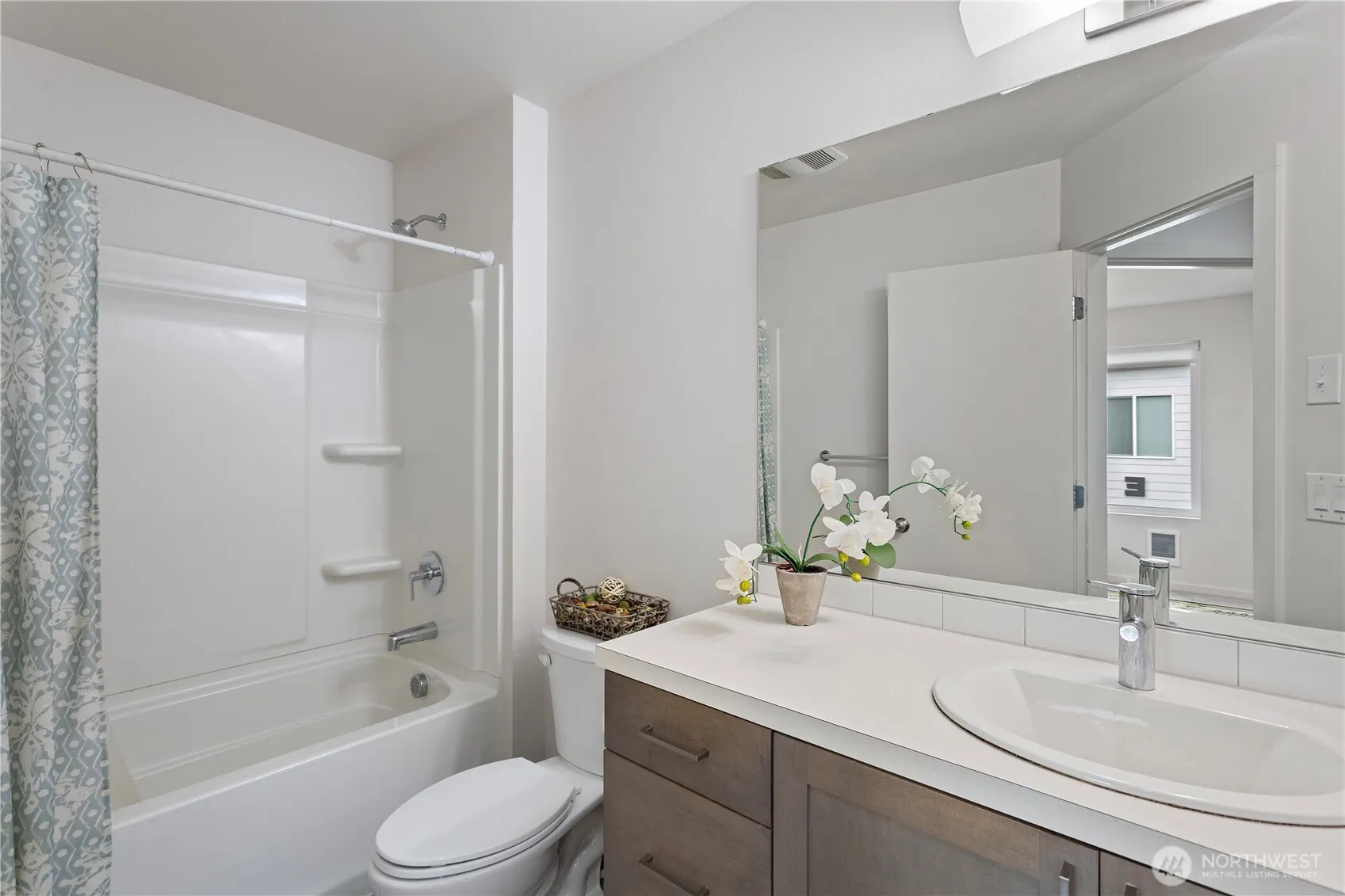 13706 Manor Way #D2, Lynnwood, WA 98087