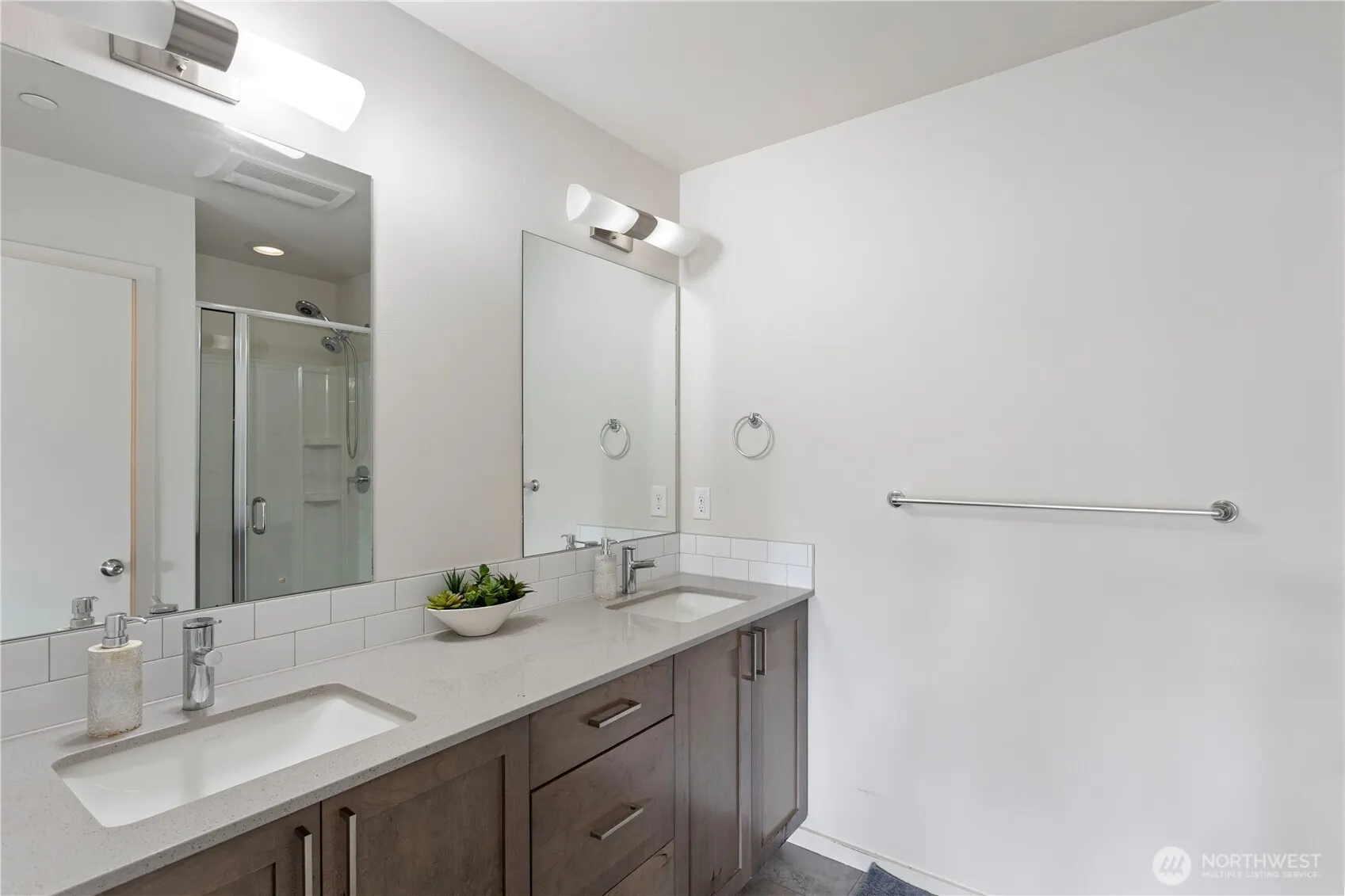13706 Manor Way #D2, Lynnwood, WA 98087