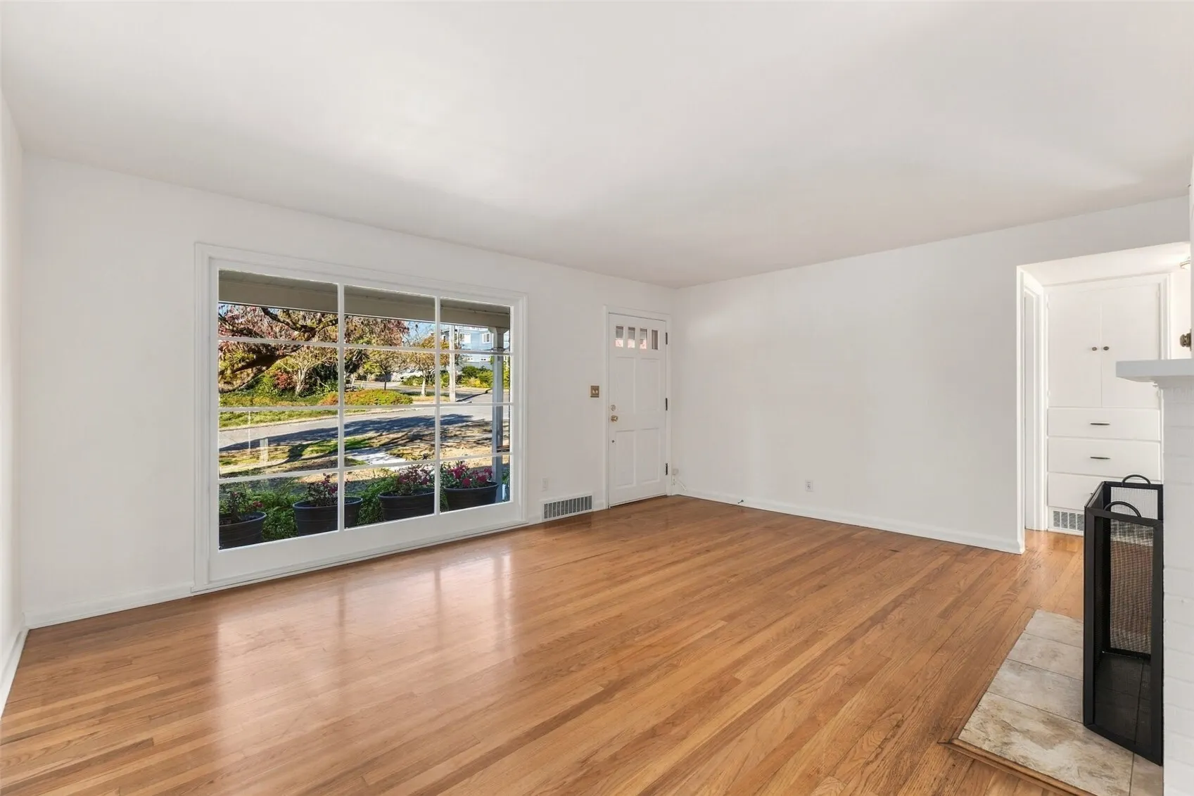3903 SW Rose Street , Seattle, WA 98136