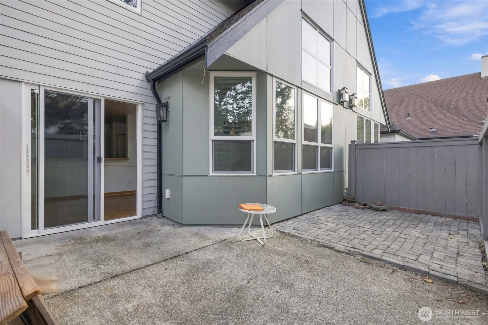 6704 S 239TH Place #B102, Kent, WA 98032