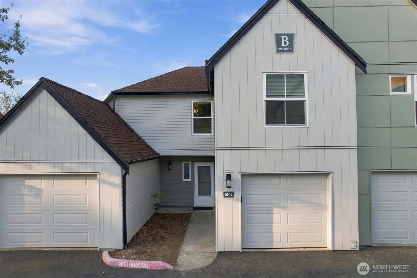 6704 S 239TH Place #B102, Kent, WA 98032