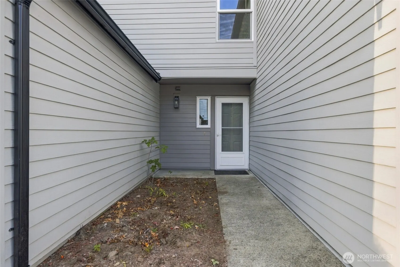 6704 S 239TH Place #B102, Kent, WA 98032
