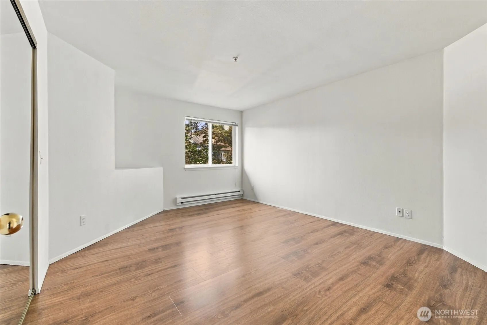 6704 S 239TH Place #B102, Kent, WA 98032