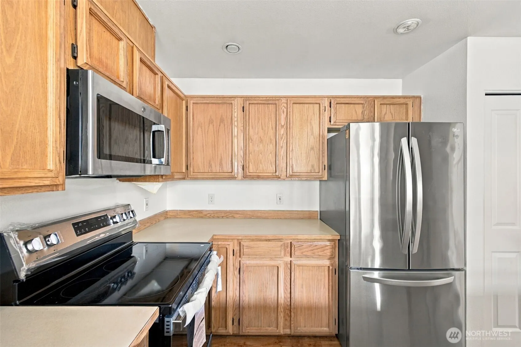 6704 S 239TH Place #B102, Kent, WA 98032