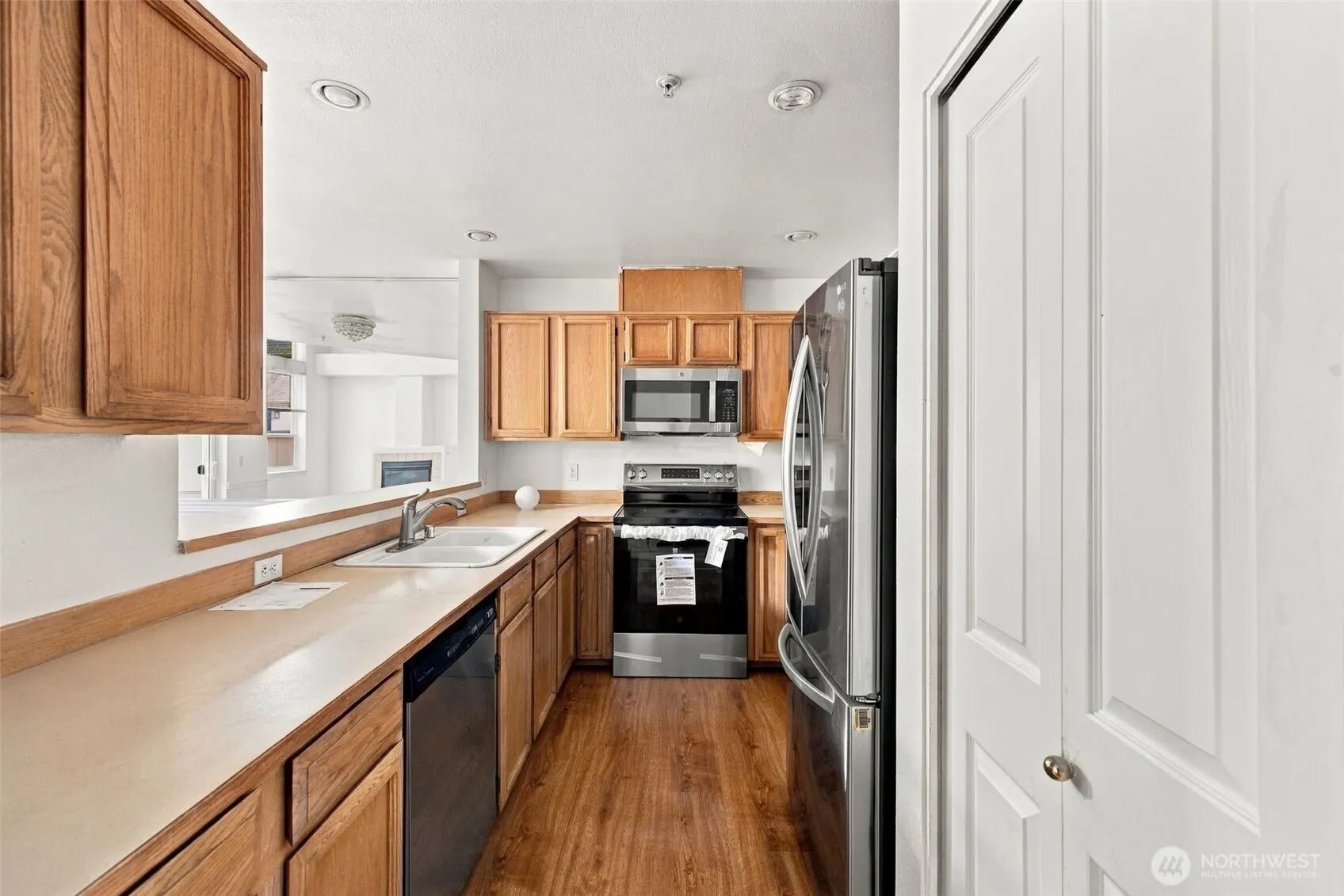 6704 S 239TH Place #B102, Kent, WA 98032