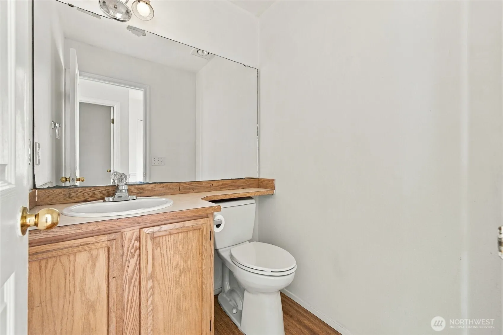6704 S 239TH Place #B102, Kent, WA 98032