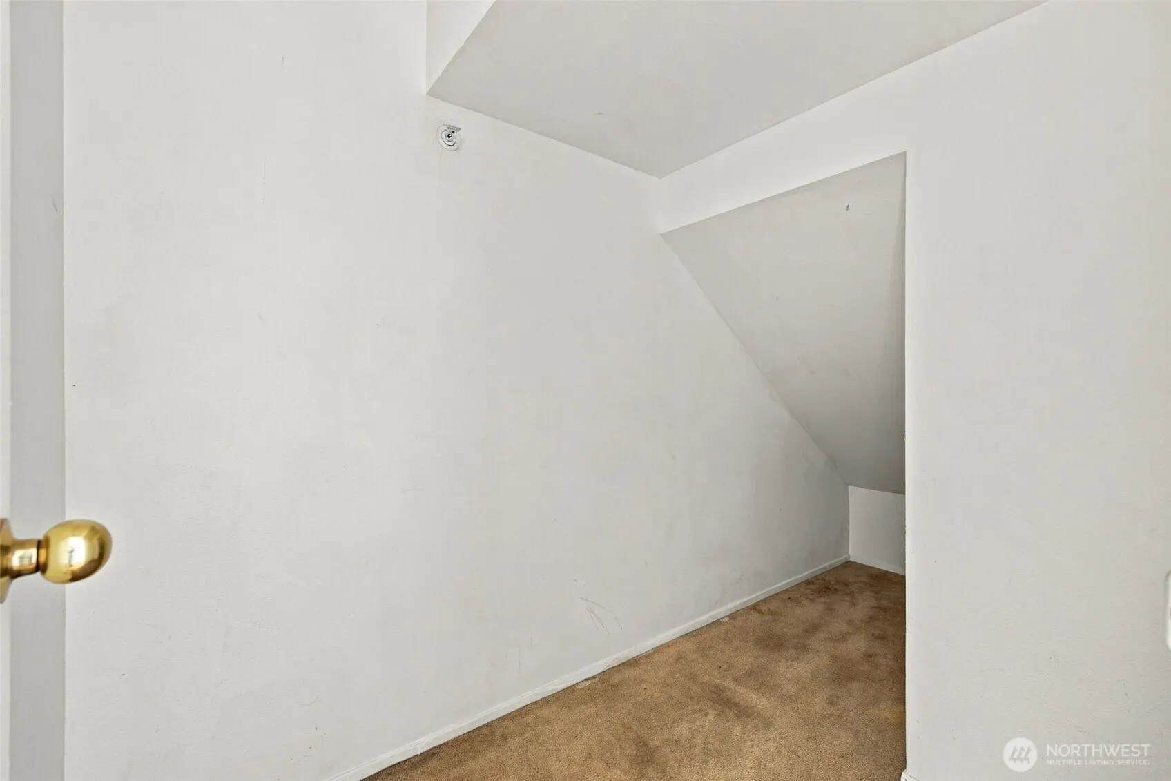 6704 S 239TH Place #B102, Kent, WA 98032