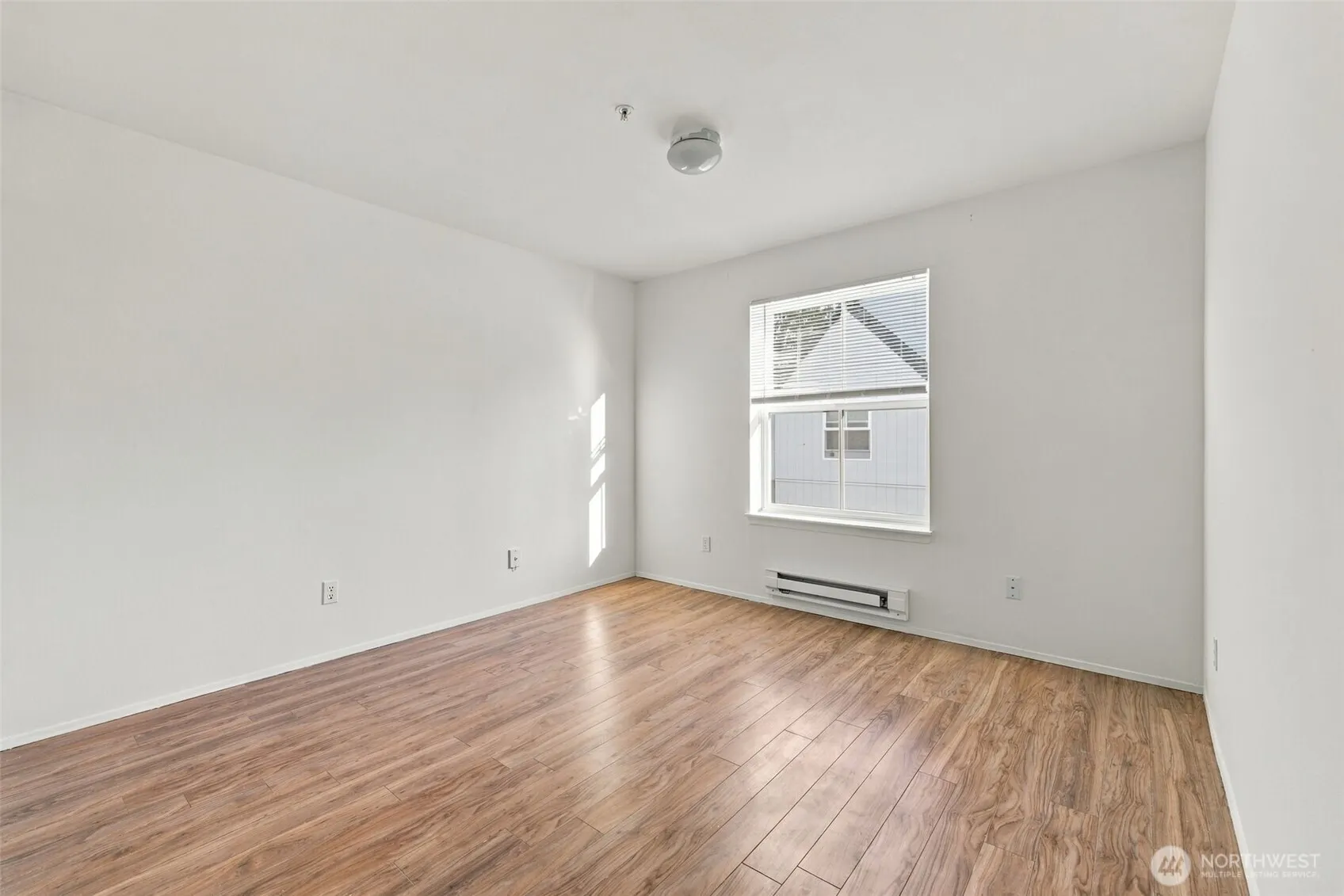 6704 S 239TH Place #B102, Kent, WA 98032