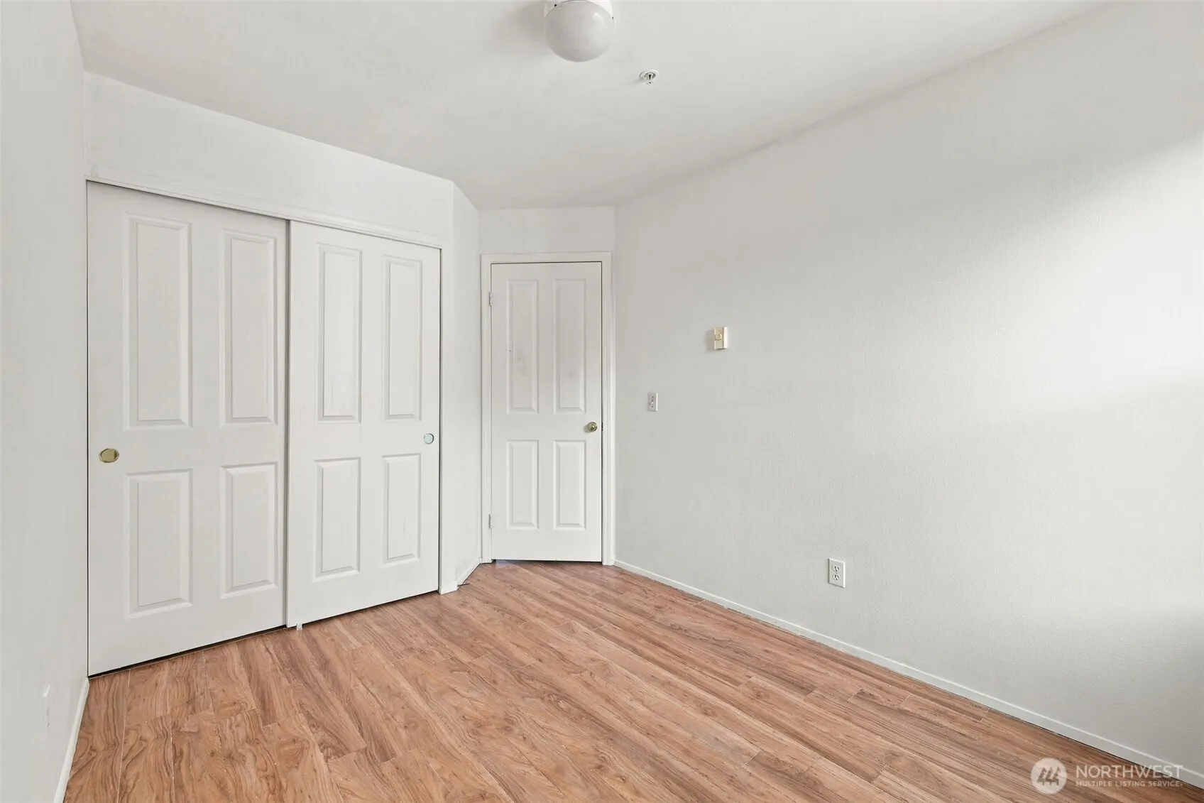 6704 S 239TH Place #B102, Kent, WA 98032