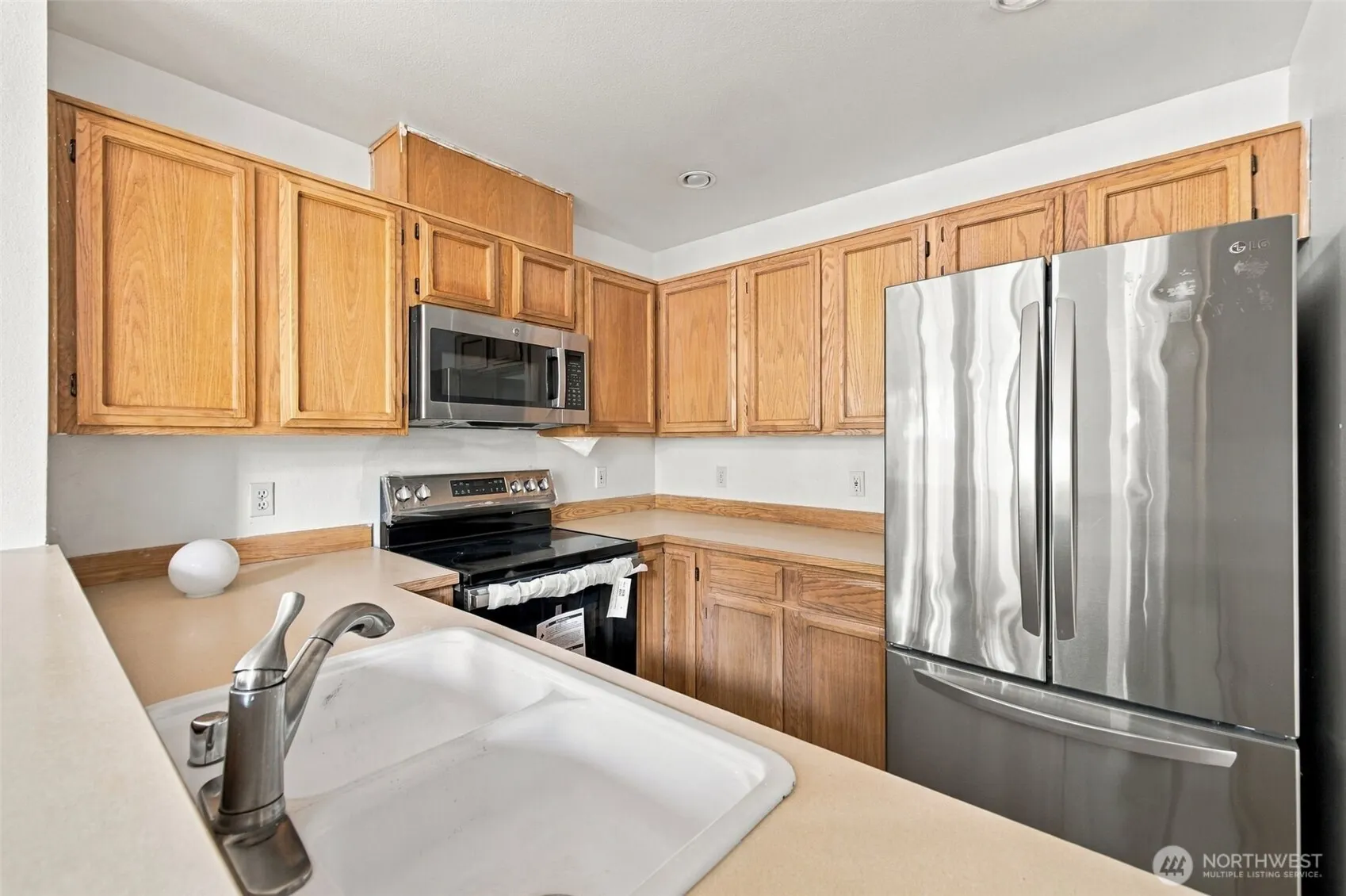 6704 S 239TH Place #B102, Kent, WA 98032