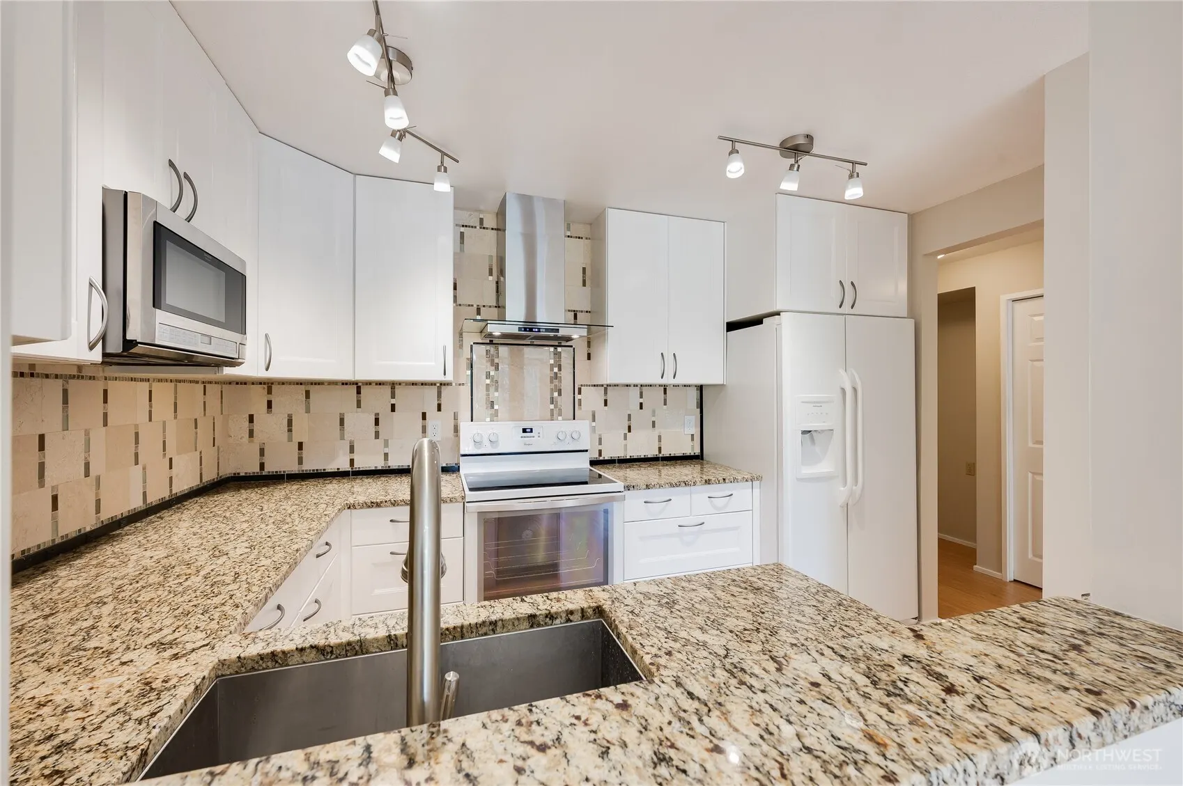 4152 Providence Point Drive SE #104, Issaquah, WA 98029