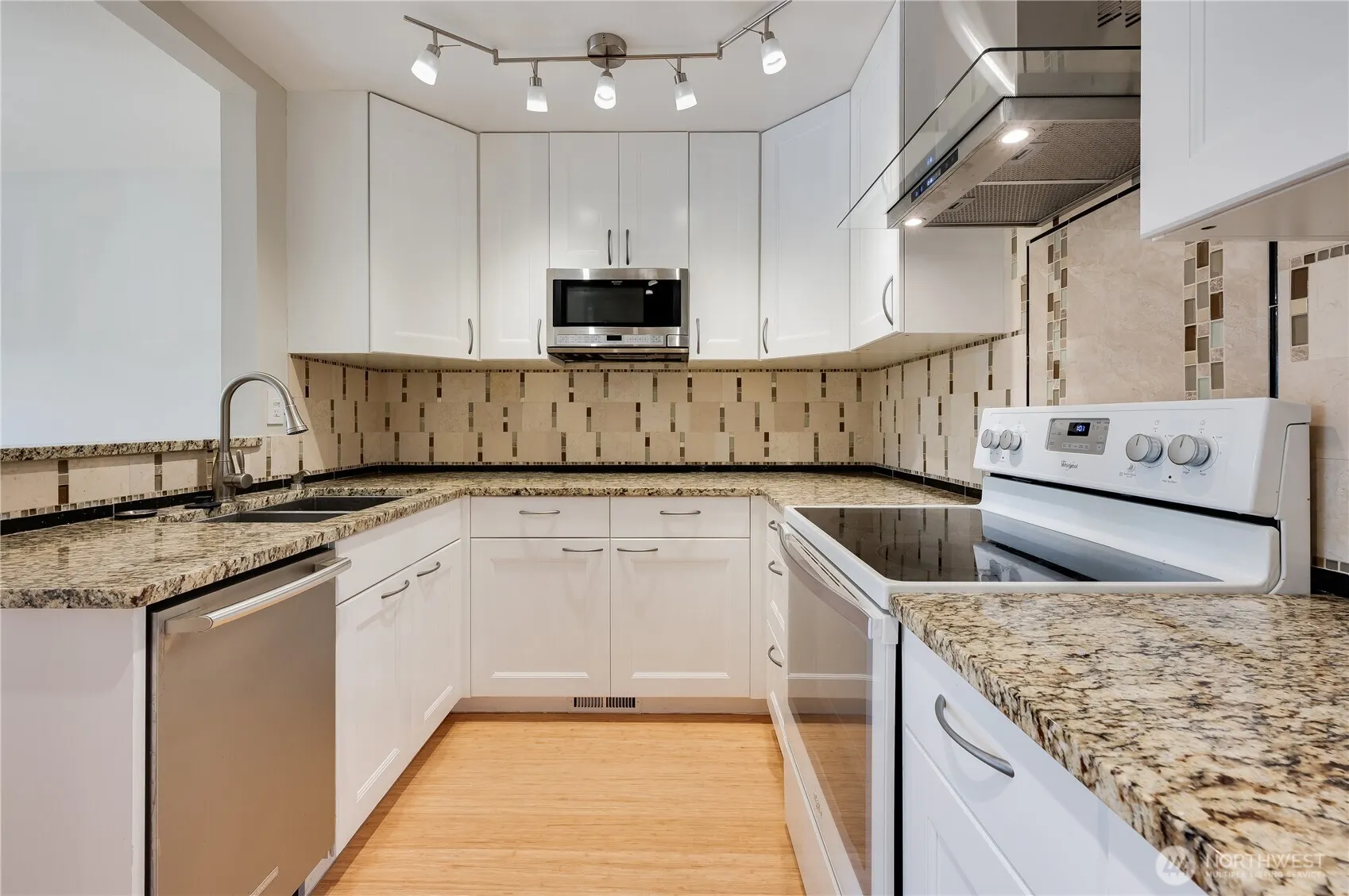 4152 Providence Point Drive SE #104, Issaquah, WA 98029