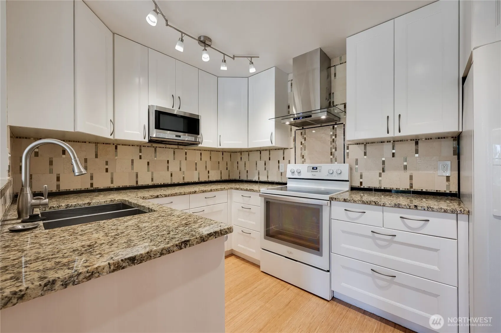 4152 Providence Point Drive SE #104, Issaquah, WA 98029