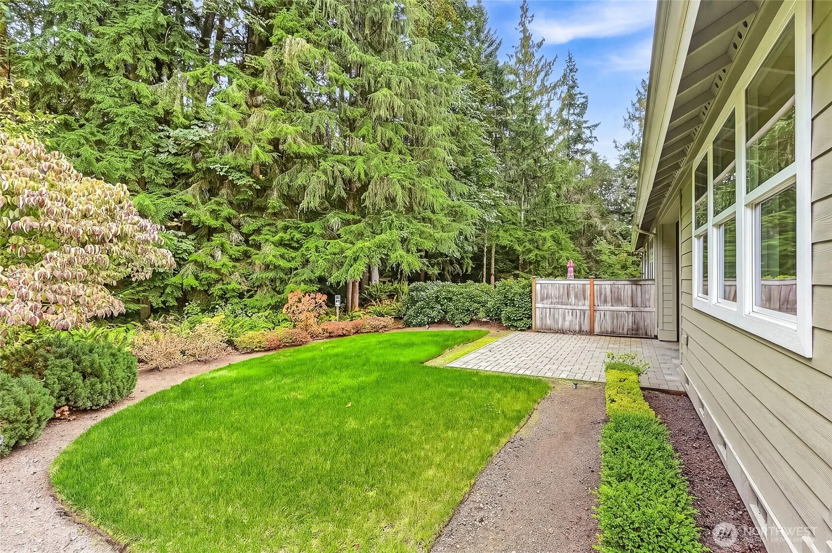 12114 Big Leaf Way NE, Redmond, WA 98053