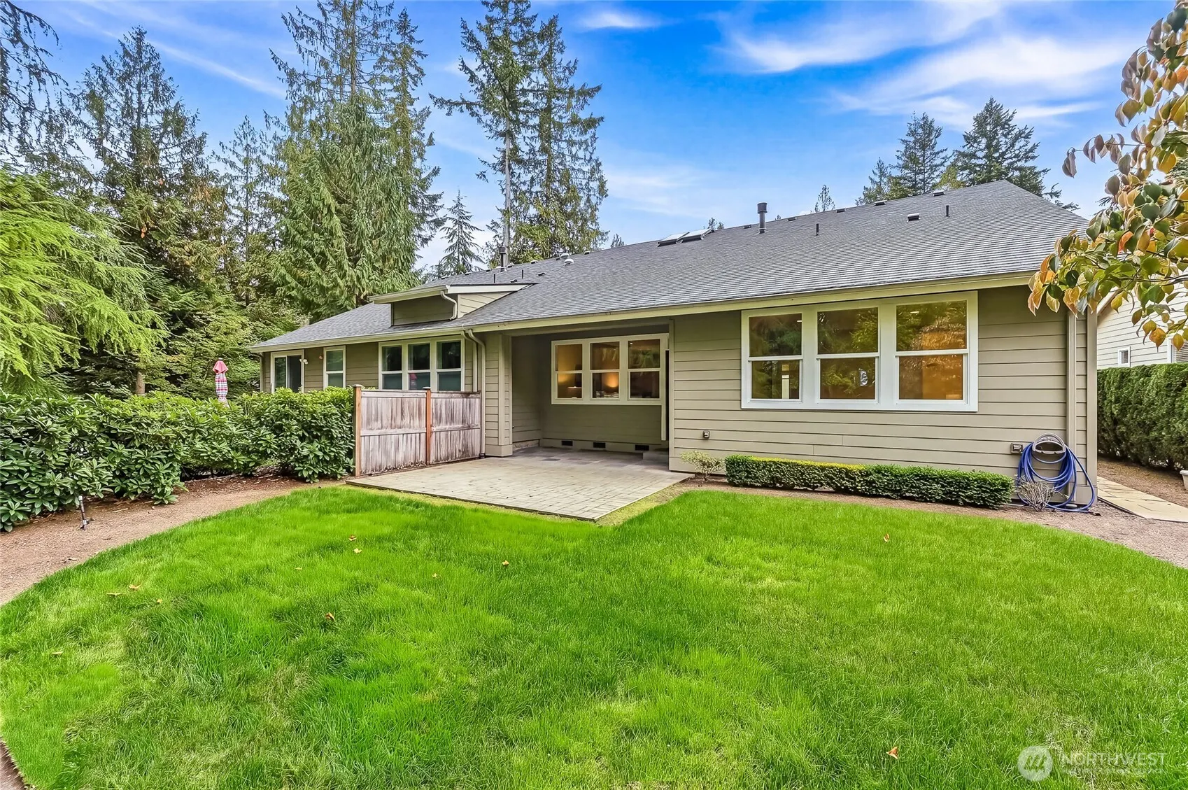 12114 Big Leaf Way NE, Redmond, WA 98053