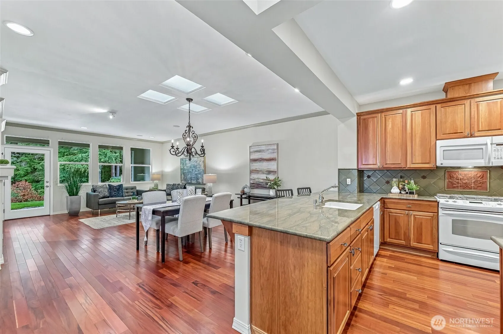 12114 Big Leaf Way NE, Redmond, WA 98053