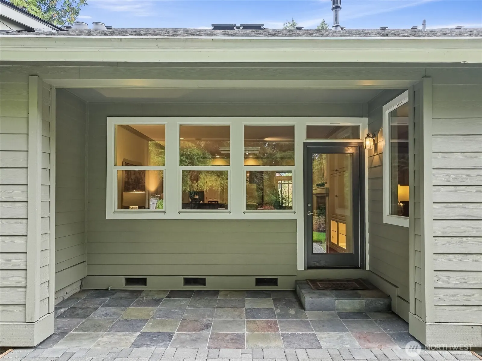 12114 Big Leaf Way NE, Redmond, WA 98053