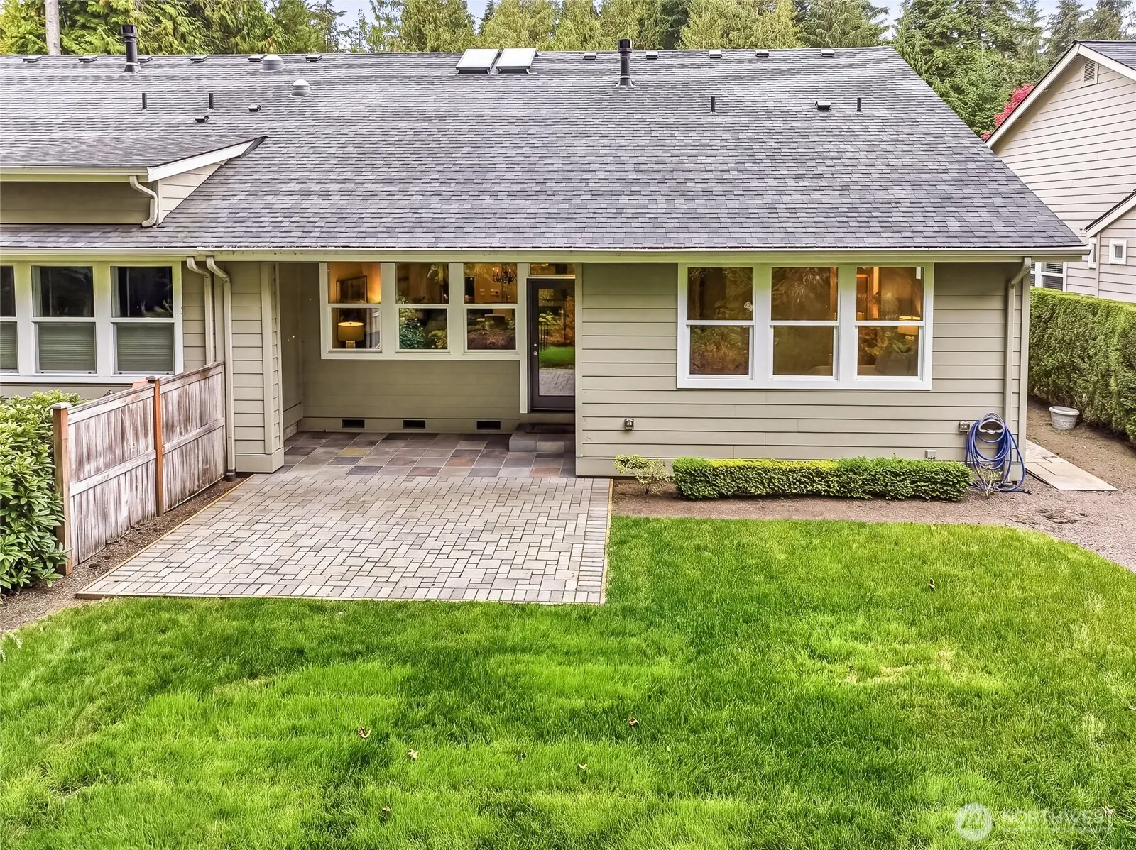 12114 Big Leaf Way NE, Redmond, WA 98053