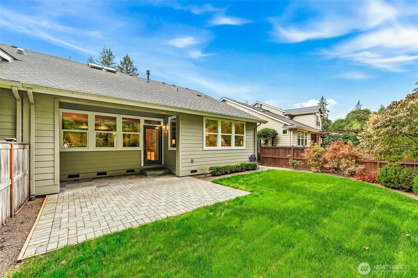 12114 Big Leaf Way NE, Redmond, WA 98053