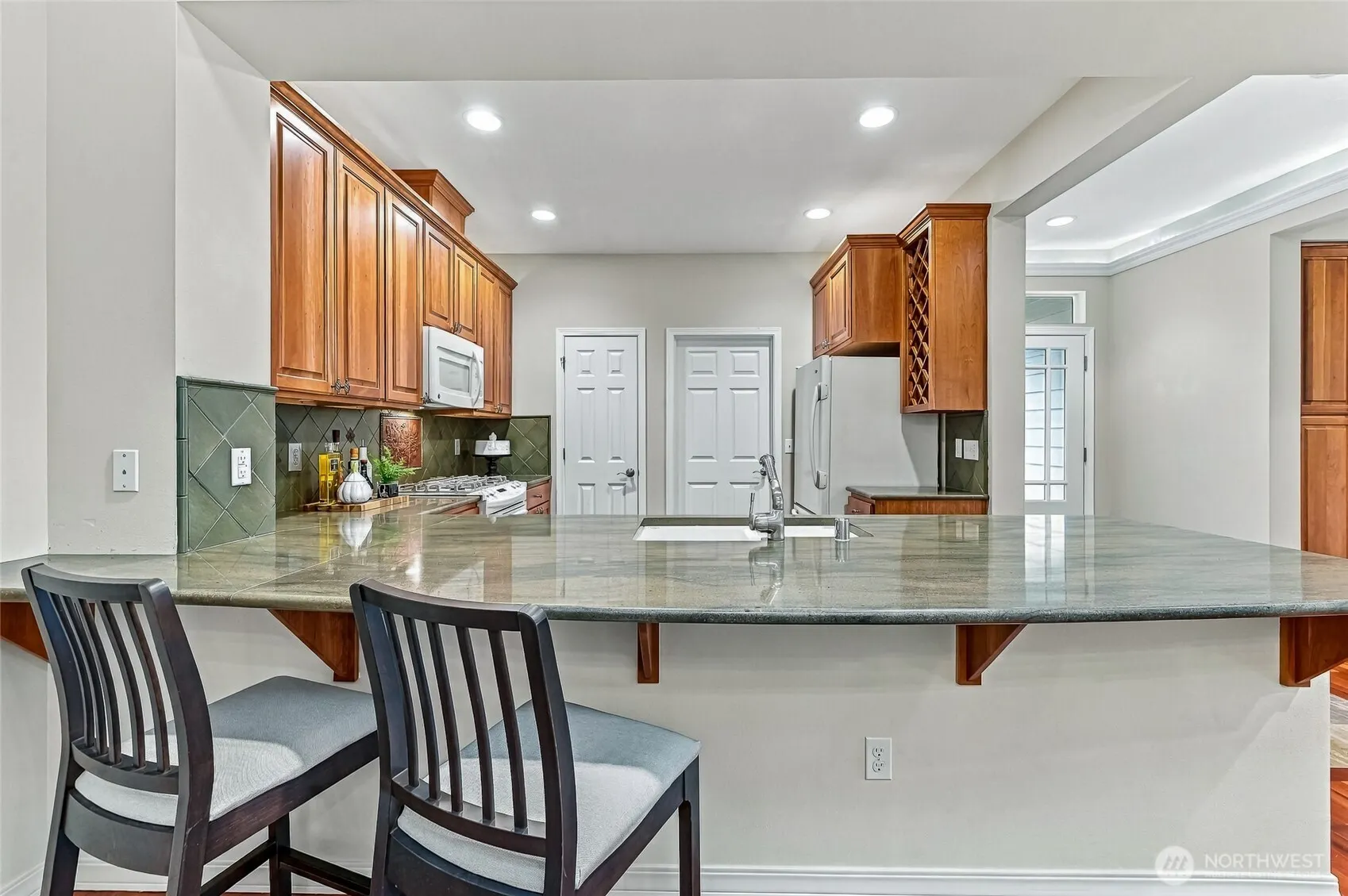 12114 Big Leaf Way NE, Redmond, WA 98053