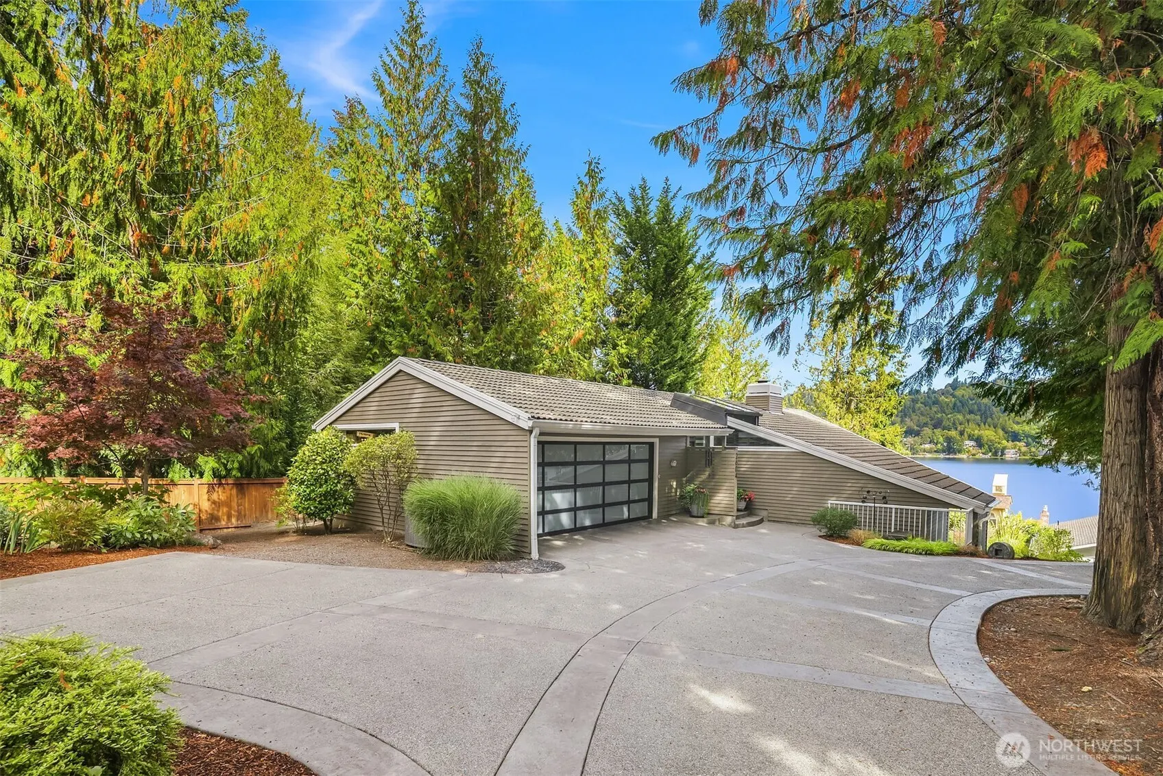 2604 W Lake Sammamish Parkway NE, Redmond, WA 98052