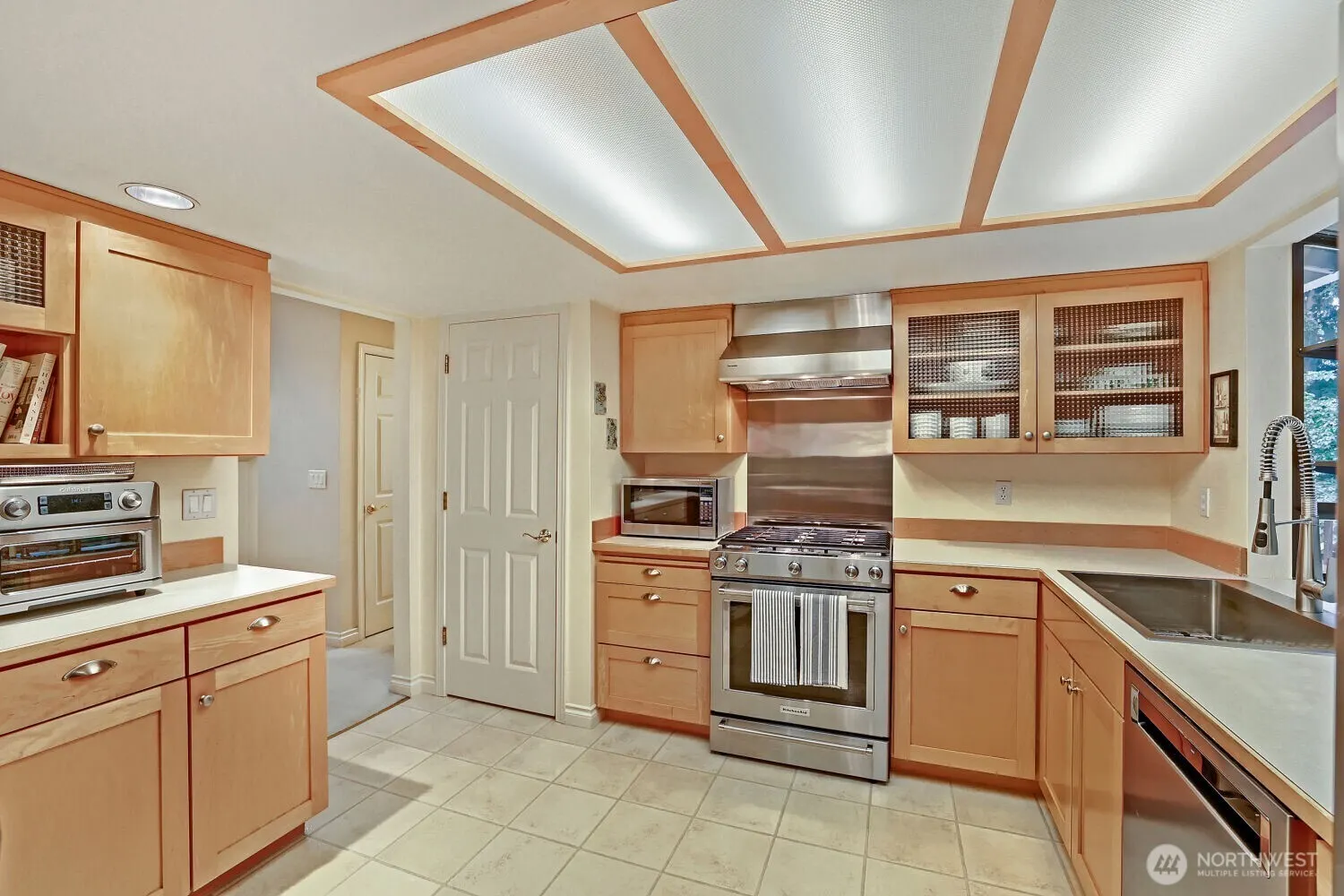 11821 NE 102nd Place , Kirkland, WA 98033