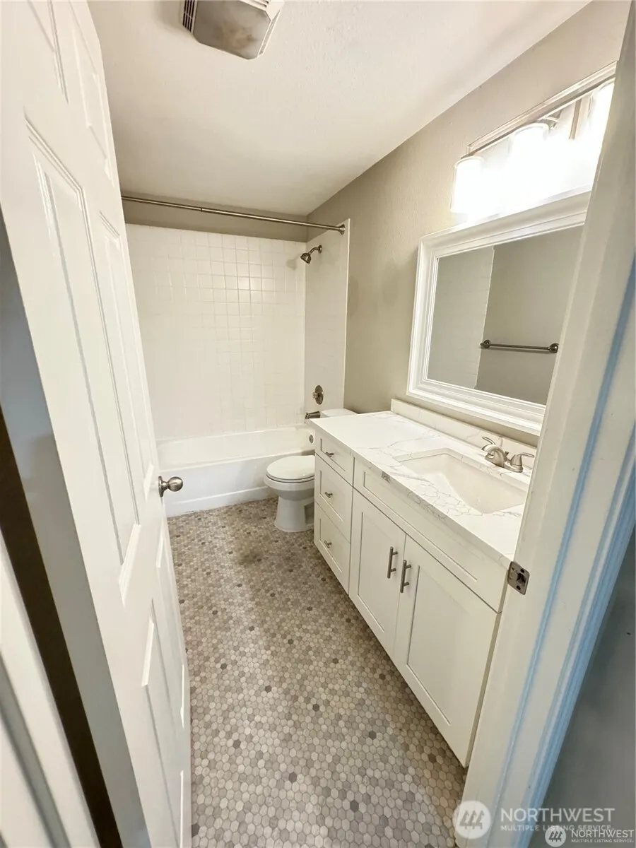 12607 100th Lane NE #L255, Kirkland, WA 98034
