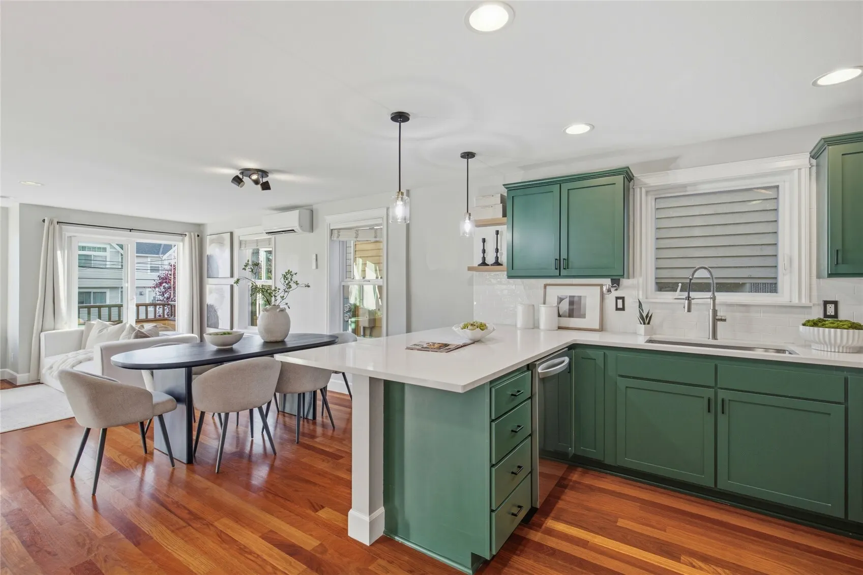 2808 NW 56th Street #B, Seattle, WA 98107