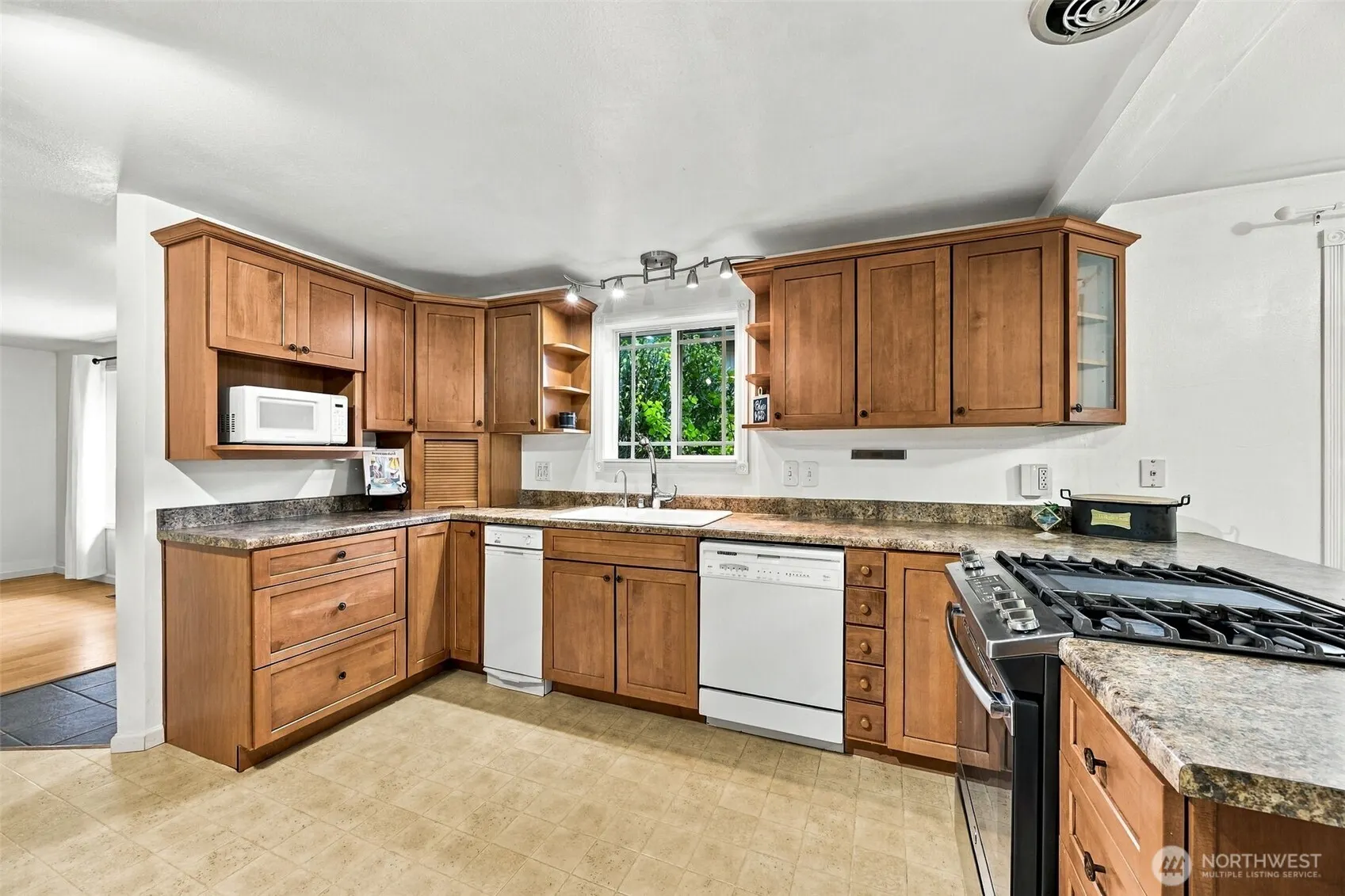 1805 204th Place SW, Lynnwood, WA 98036