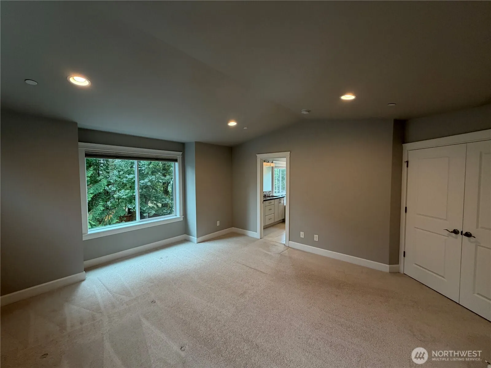 24743 SE 17th Place , Sammamish, WA 98075