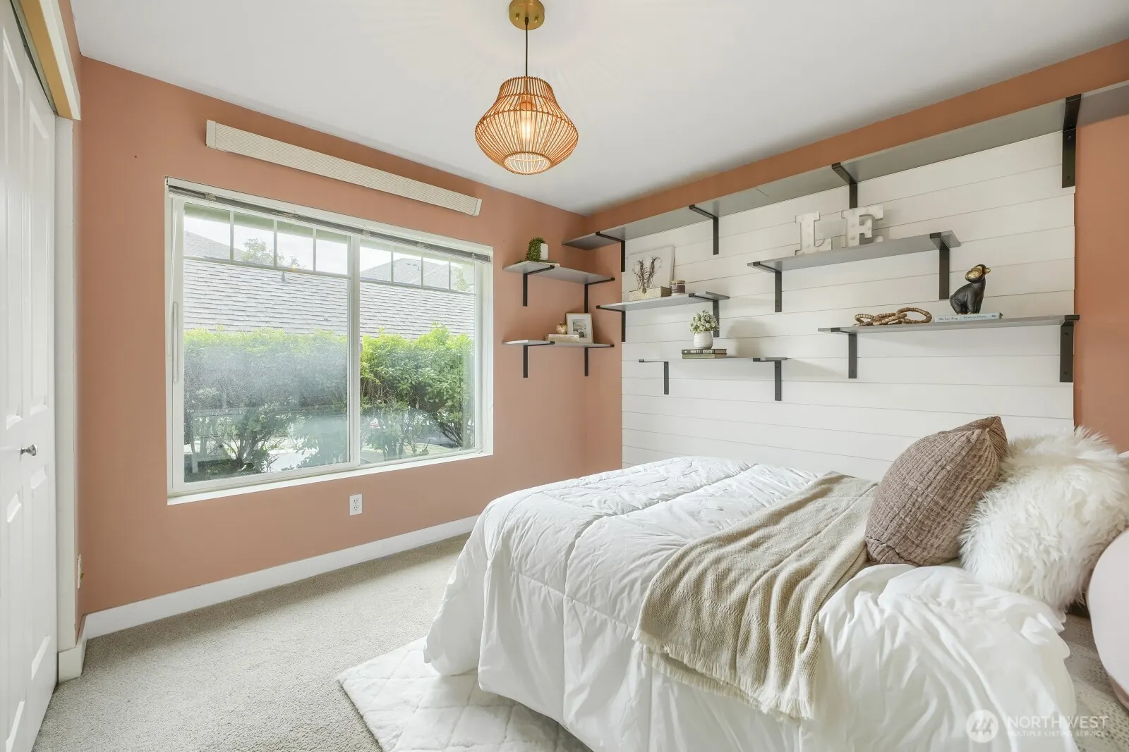 1905 24th Avenue NE #103, Issaquah, WA 98029