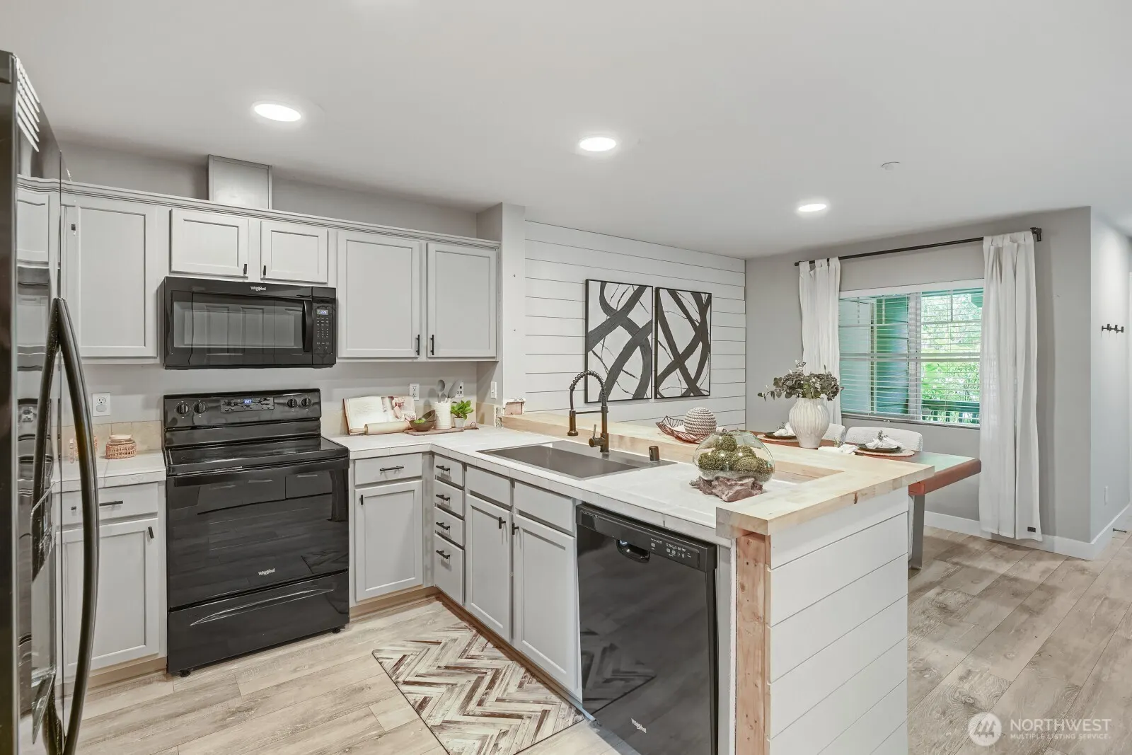 1905 24th Avenue NE #103, Issaquah, WA 98029