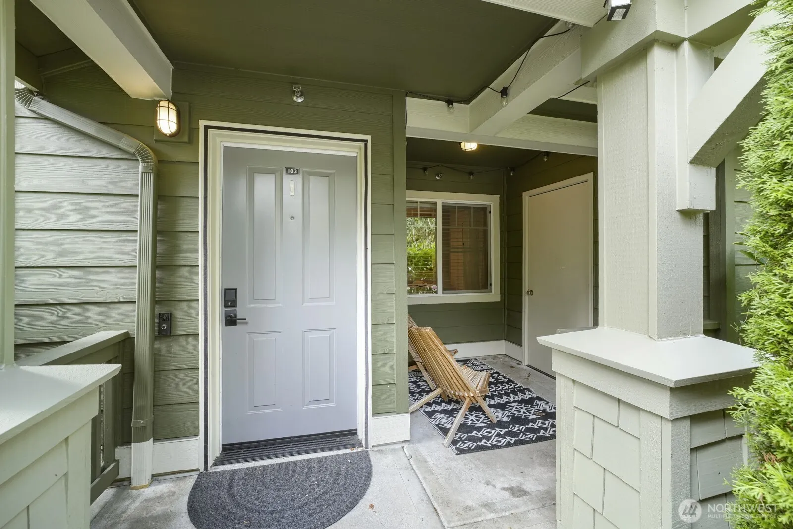 1905 24th Avenue NE #103, Issaquah, WA 98029