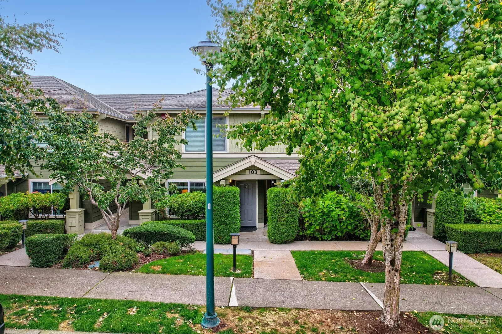 1905 24th Avenue NE #103, Issaquah, WA 98029