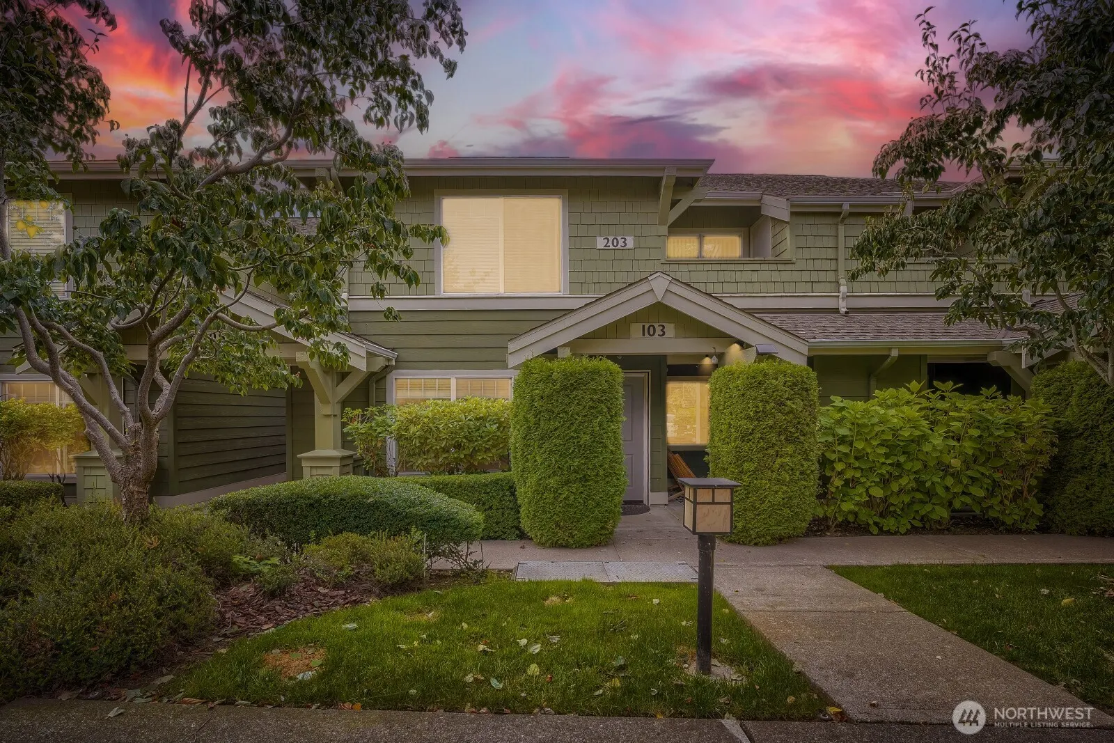 1905 24th Avenue NE #103, Issaquah, WA 98029