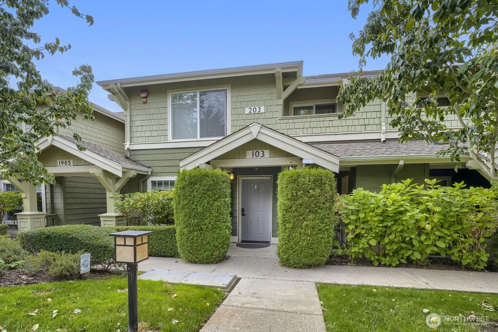 1905 24th Avenue NE #103, Issaquah, WA 98029