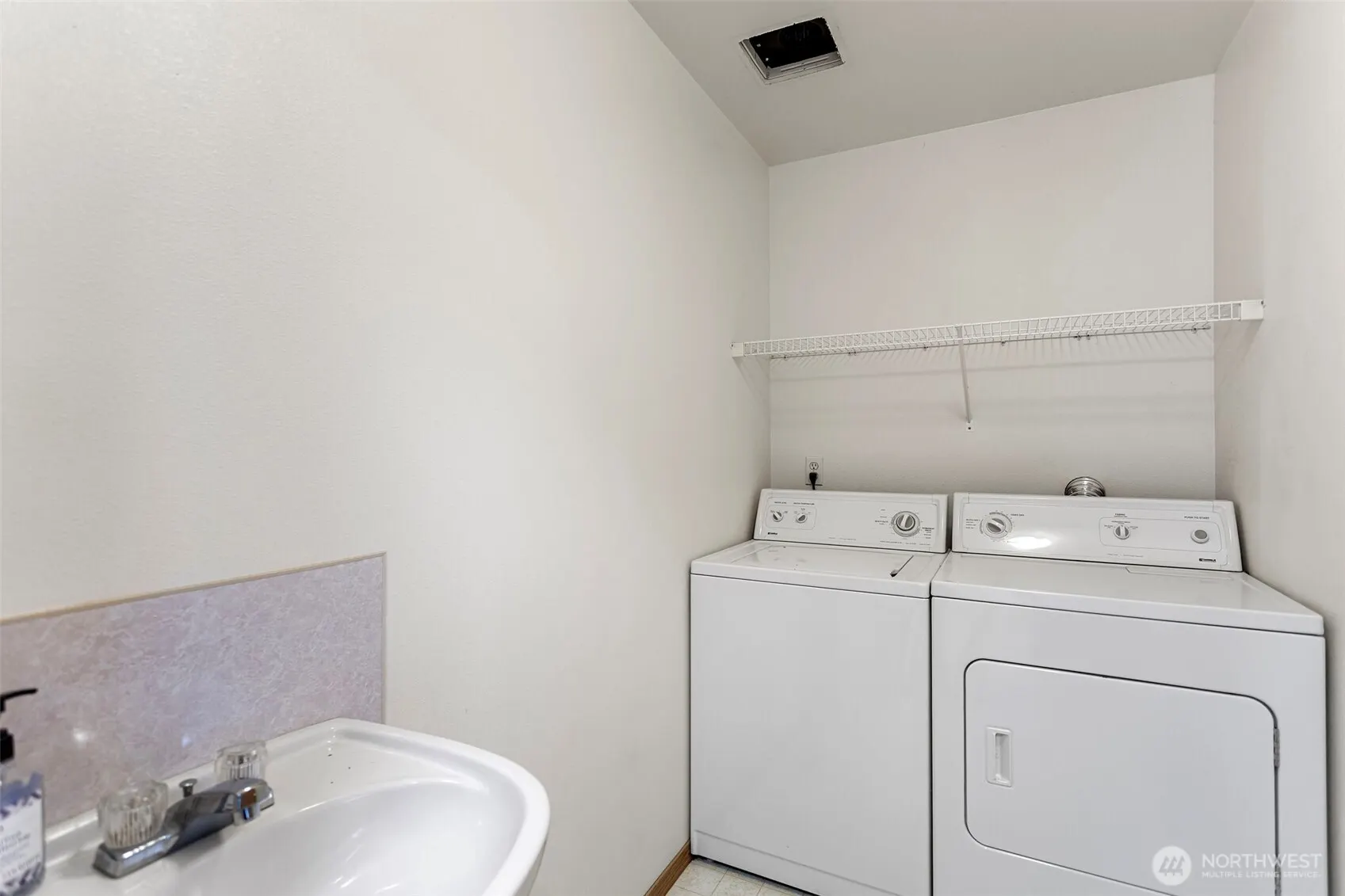 15815 Admiralty Way #D-4, Lynnwood, WA 98087
