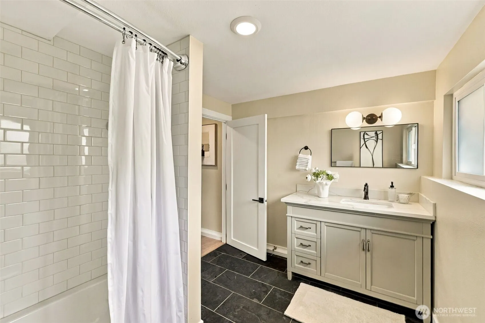 609 109th Avenue SE, Bellevue, WA 98004-6339
