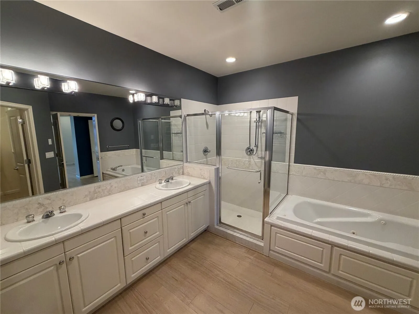 520 6th Avenue #1002, Kirkland, WA 98033