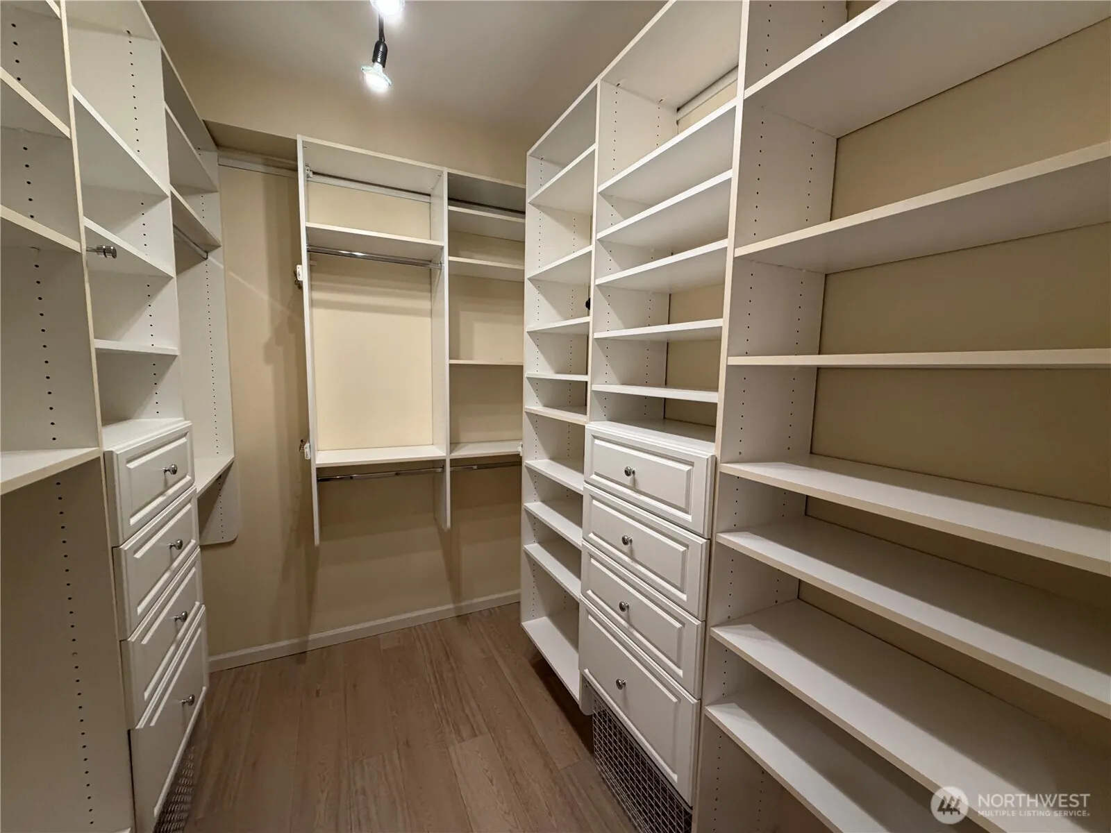 520 6th Avenue #1002, Kirkland, WA 98033