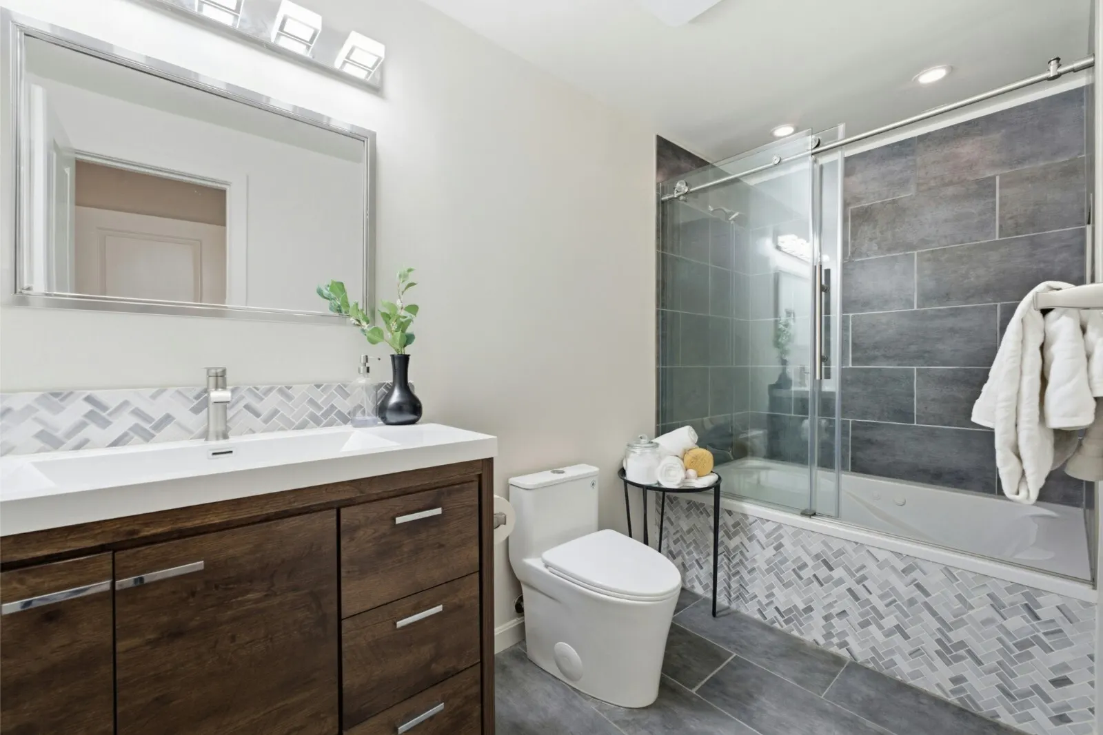 11315 NE 129th Court , Kirkland, WA 98034-6334