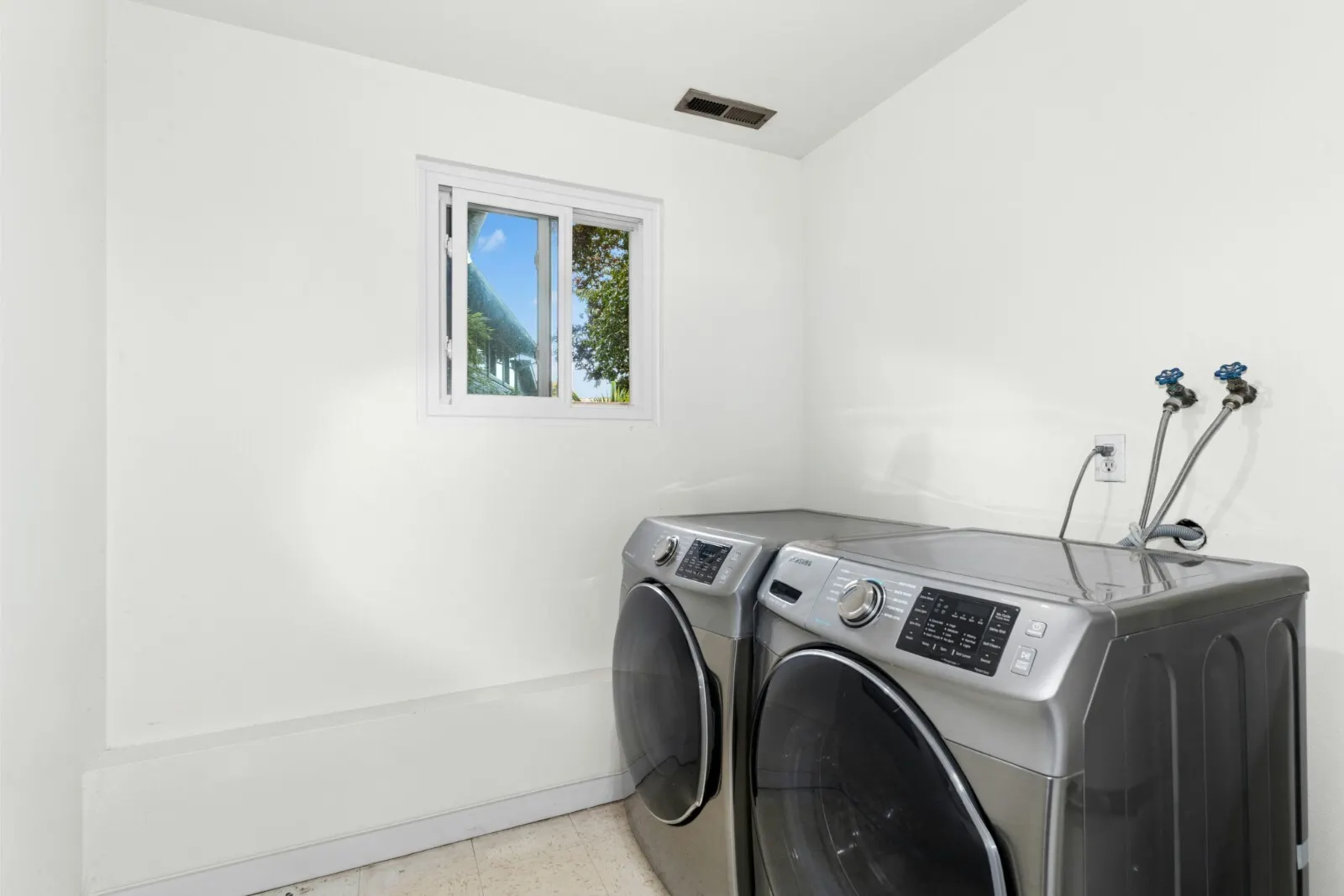 11315 NE 129th Court , Kirkland, WA 98034-6334