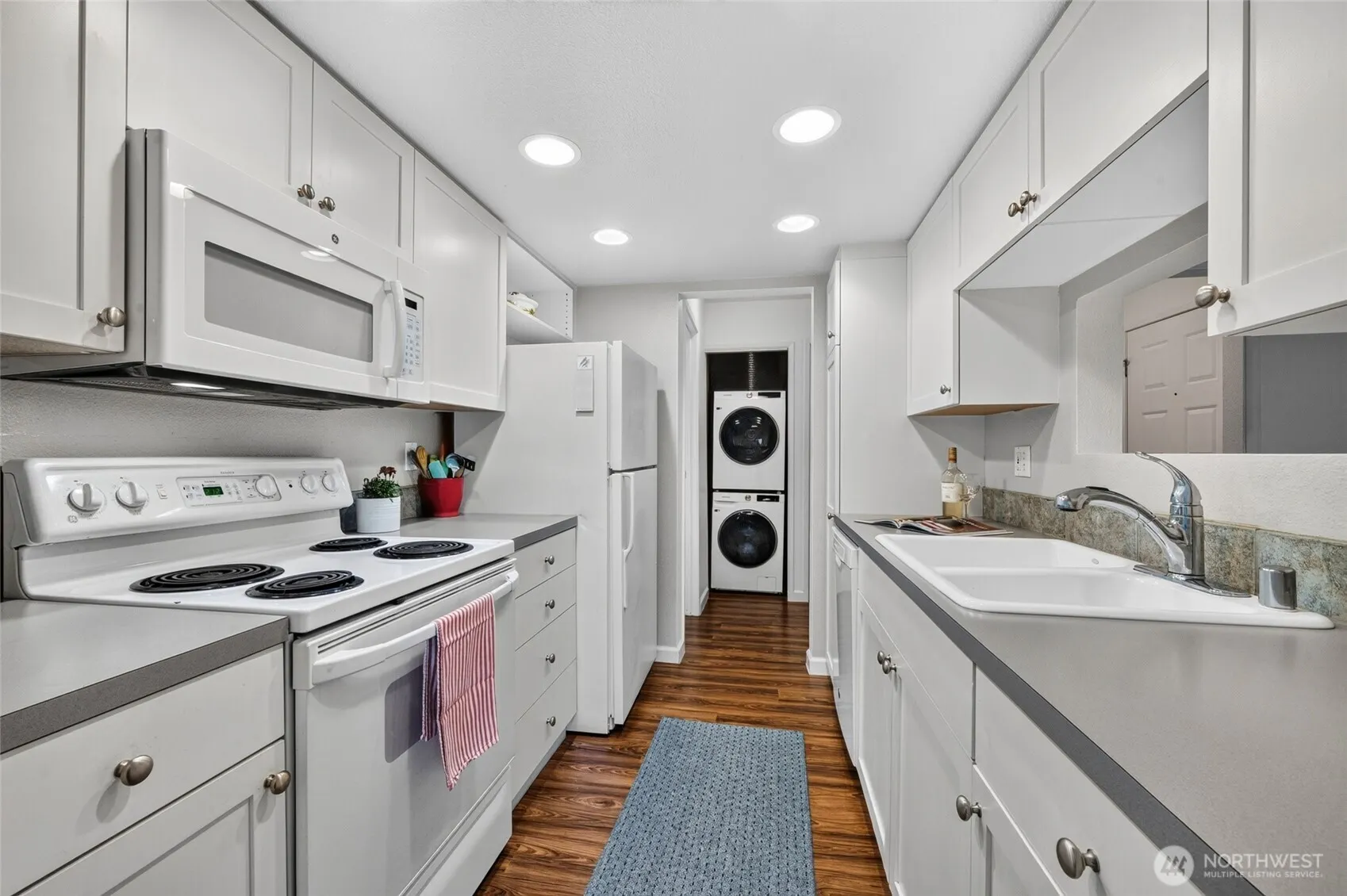 10410 NE 32nd Place #D-104, Bellevue, WA 98004