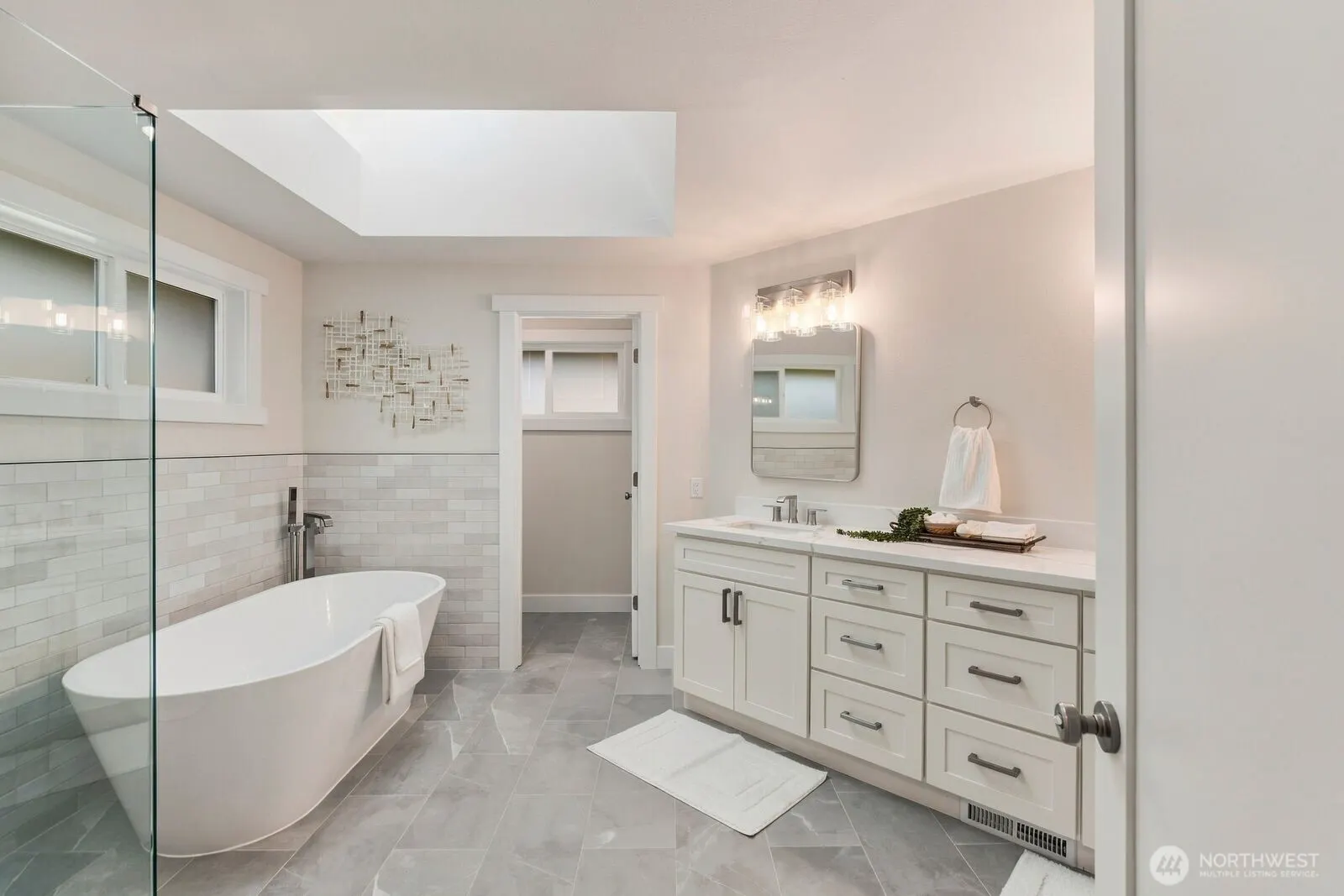 12470 NE 162nd Street , Woodinville, WA 98072