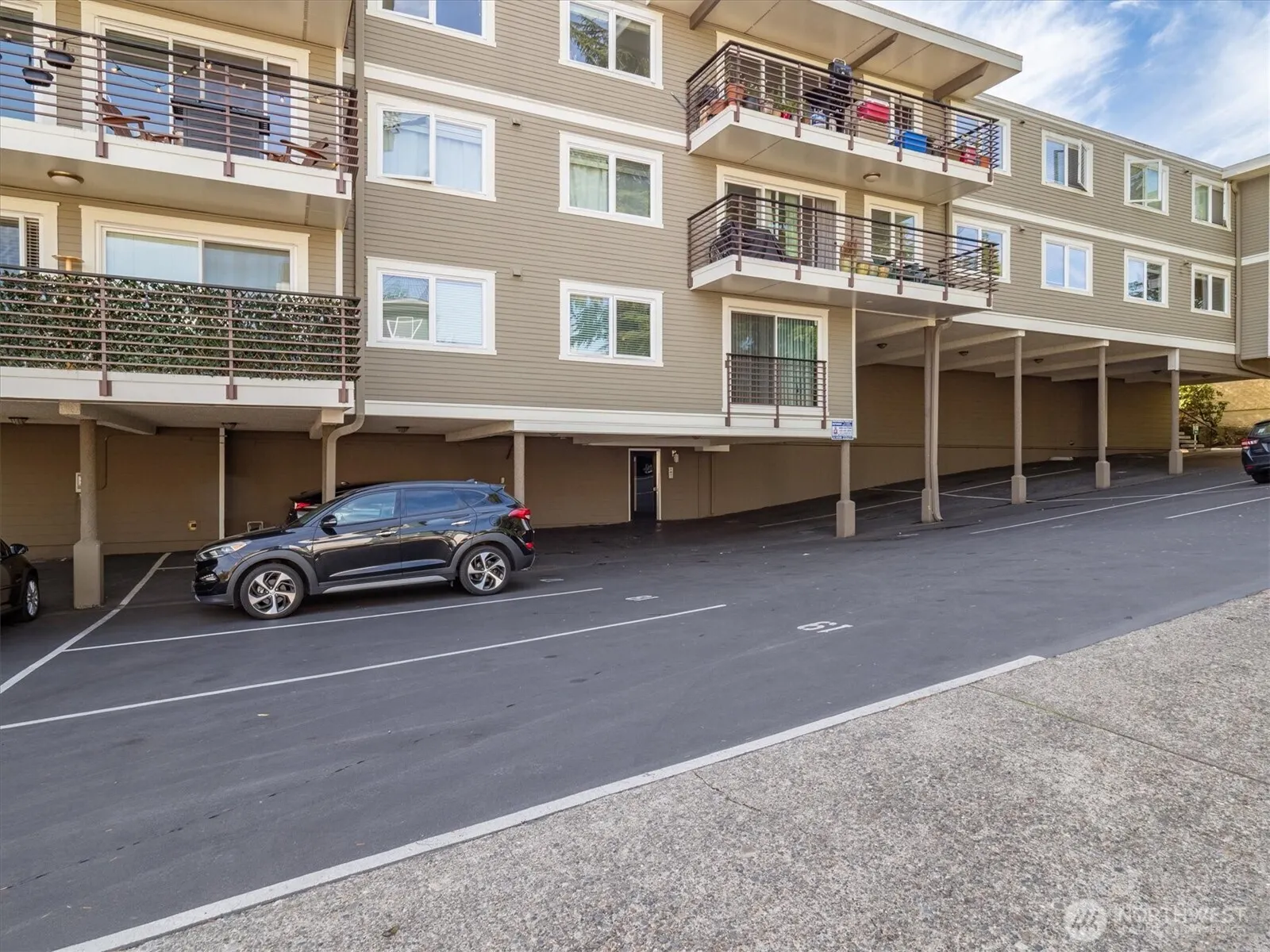 2830 NW 56th Street #101, Seattle, WA 98107